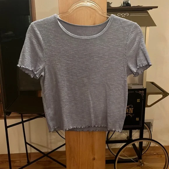 American Eagle Women’s Cropped Tee - Picture 1 of 3